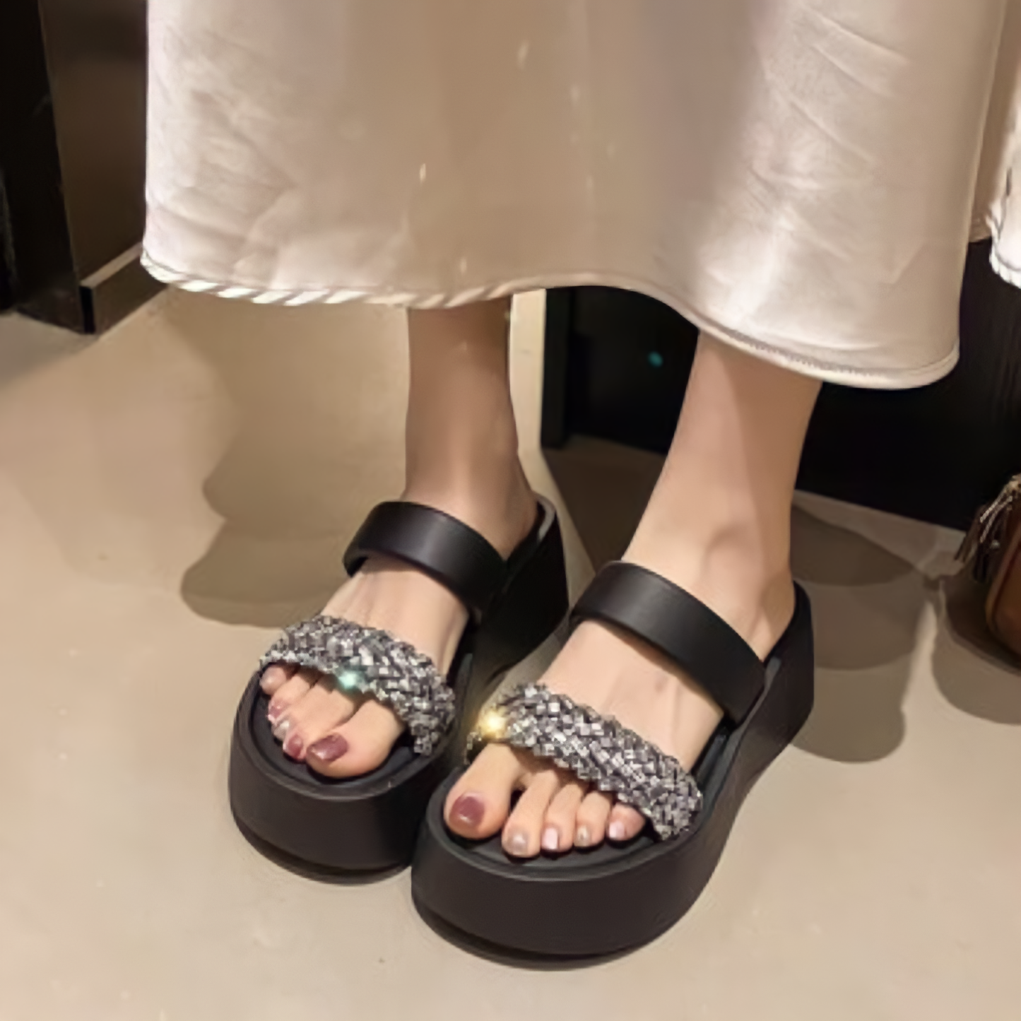 Sandalia Femenina SHADDAY COURCHEVEL 👡✨ – Estilo, Fuerza y Elegancia